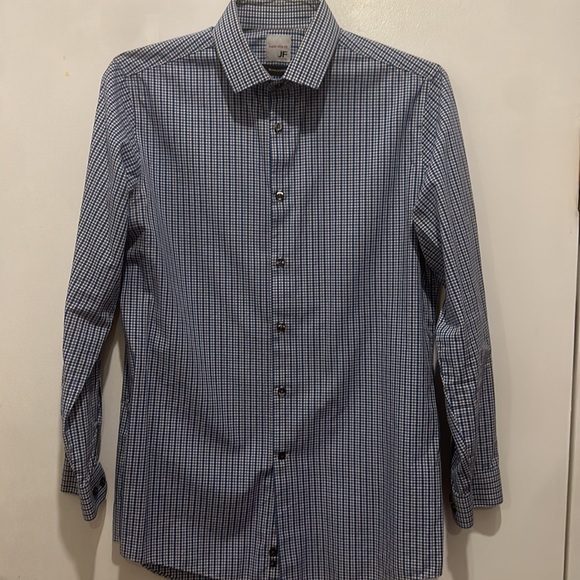 Men’s blue checked button up dress shirt. - Picture 2 of 4